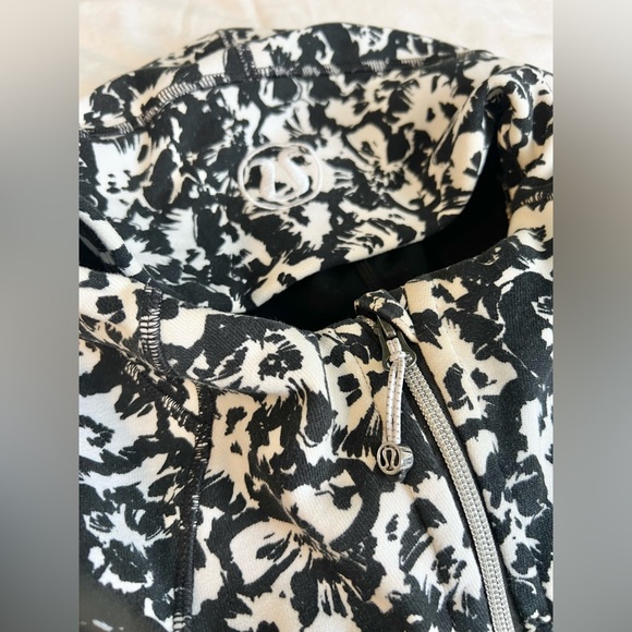 Black and White Lululemon hoodie scuba - Picture 6 of 12